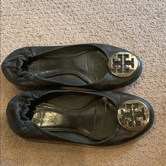 Tory Burch ballet flat. Black with silver emblem - Picture 5 of 5